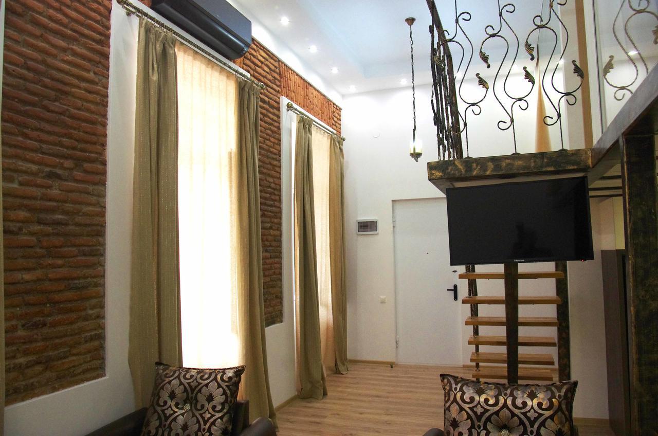 Apartment On Tabidze Tbilisi Exteriör bild