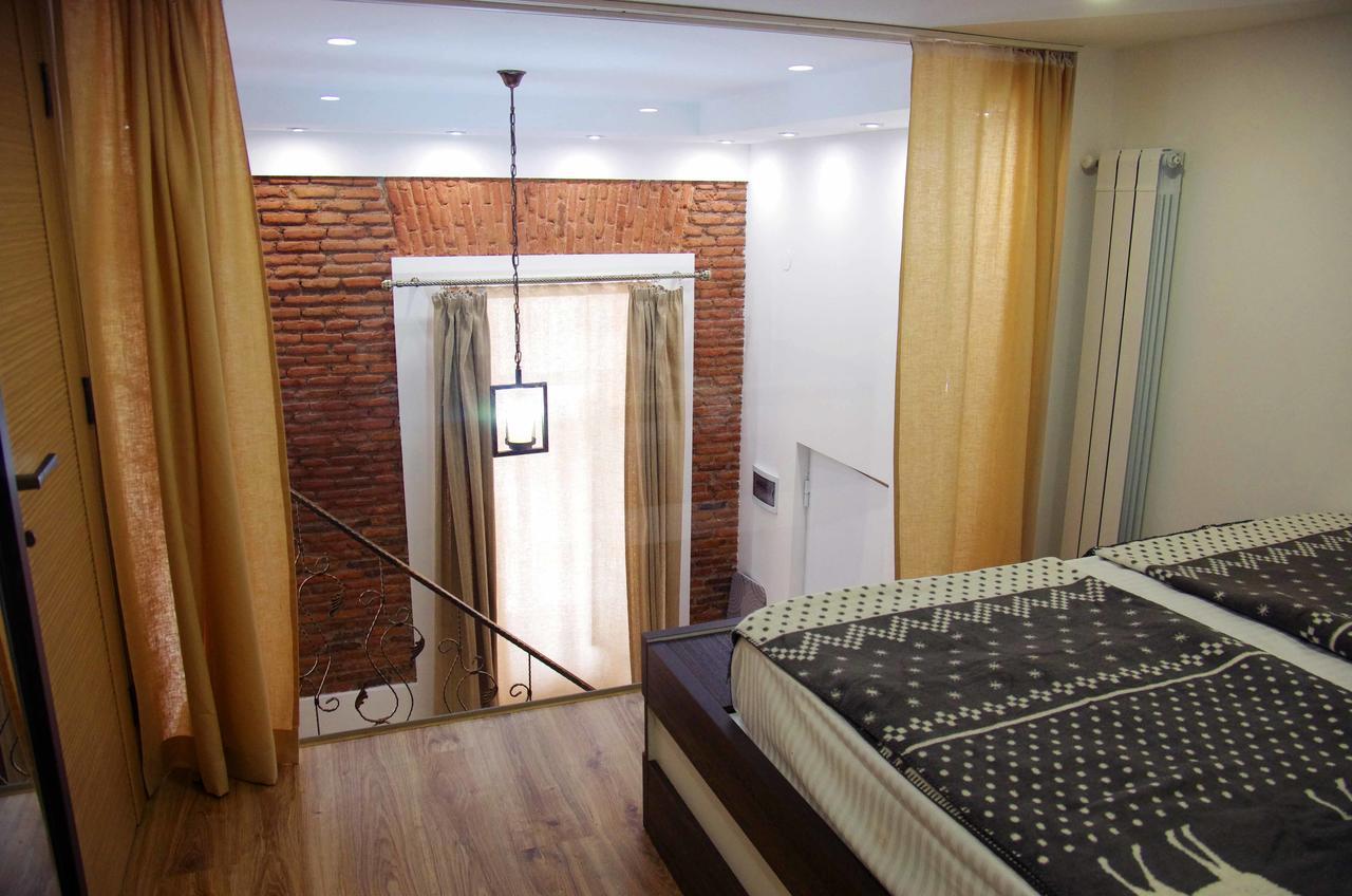 Apartment On Tabidze Tbilisi Exteriör bild
