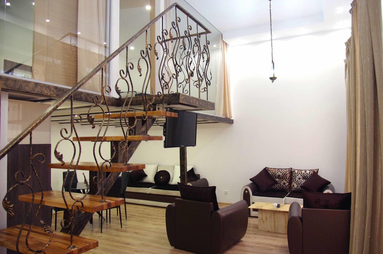 Apartment On Tabidze Tbilisi Exteriör bild