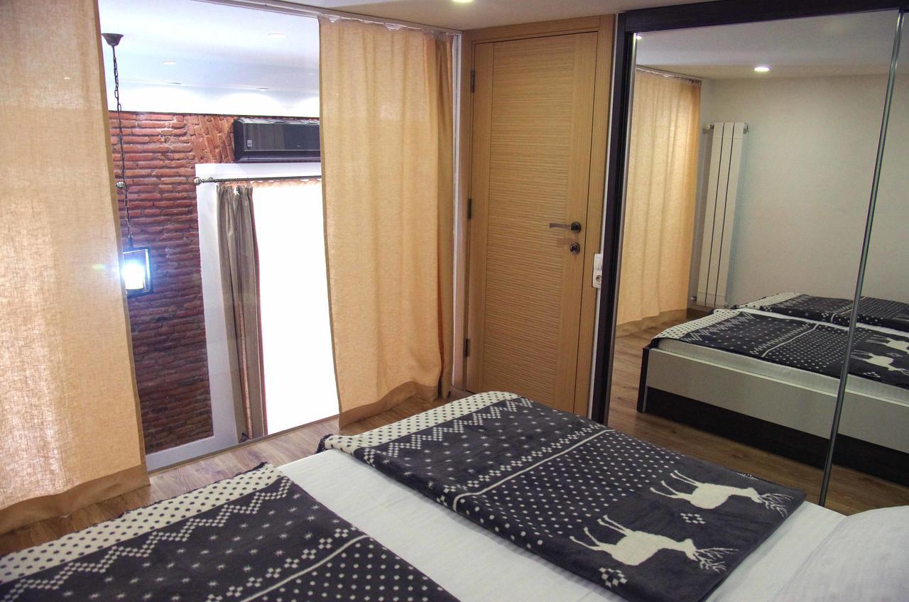 Apartment On Tabidze Tbilisi Exteriör bild