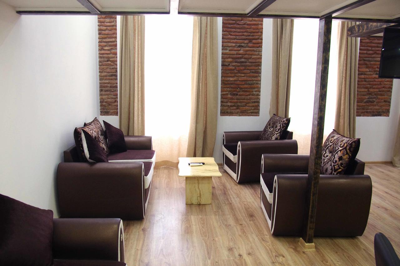 Apartment On Tabidze Tbilisi Exteriör bild